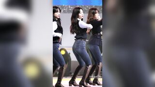 WJSN Yeoreum thigh gaps and tight ass - K-pop