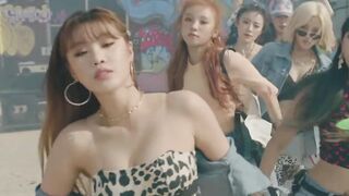 Korean Pop Music: Soojin cleavage
