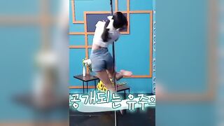 Korean Pop Music: Gfriend Yuju pole dancing!