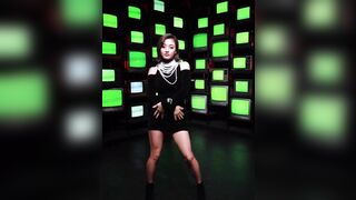 Korean Pop Music: TWICE - Jihyo & Sana