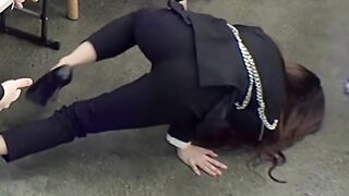 Korean Pop Music: IZONE Eunbi flaunting her ass