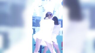 cute butt shake!!!! Is there any perfect butt shake vid with skirt like this plz?? - K-pop
