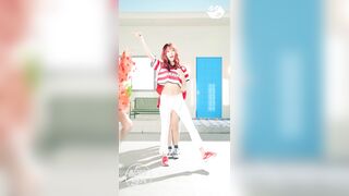 yuju's tummy - K-pop