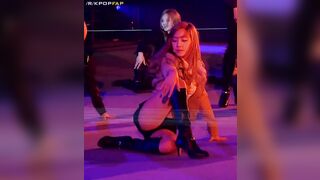 taeyeon - Showing off her hips, internal legs & leg gap to the camera in Tokyo 2012