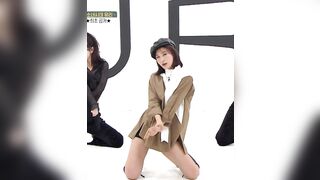 Korean Pop Music: SNSD Yuri 'Into You' Sexy Dance