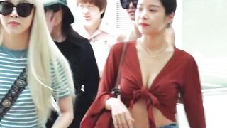 Mamamoo Solar - Setting new standards for airport fashion - K-pop