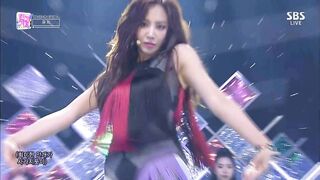 SNSD Yuri opens her legs - K-pop