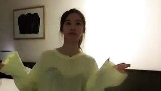Korean Pop Music: Crayon Pop - Ellin dancing BAAM