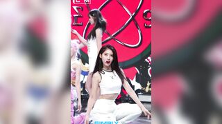 Korean Pop Music: Everglow - Sihyeon semi-bouncy