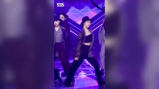 Dreamcatcher Sua's mesmerizing large boobs! - K-pop