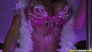 burlesque Showgirl Brooke Beretta