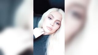 Kylie should remain a blonde from now on. - Kylie Jenner