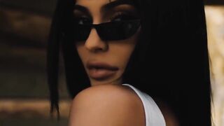 Kylie Jenner: Giant lips