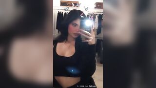 Kylie Jenner: Teasing her assets