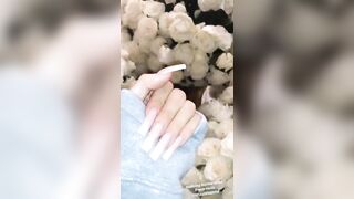 Kylie Jenner: Lethal weapons on her fingers