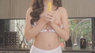 banana girl - Lana Rhoades