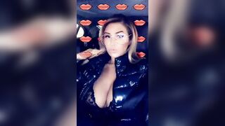 Lauren Pisciotta: Cleavage