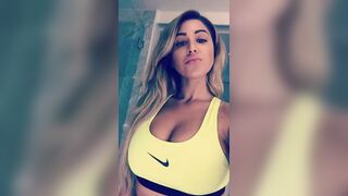 Lauren Pisciotta: Nike Sportsbra