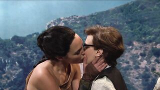 Lesbian Plot From Movies/Shows: Girl Gadot giving a kiss Kate McKinnon on Saturday Night Live