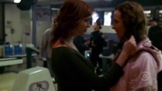 Christina Hendricks and Frankie Ingrassia in Without a Trace - Lesbian Scenes