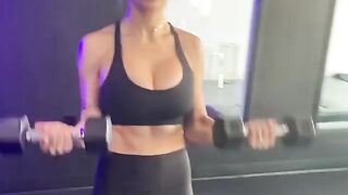 Mia Khalifa: Workout